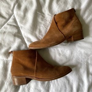Soludos suede tan ankle booties